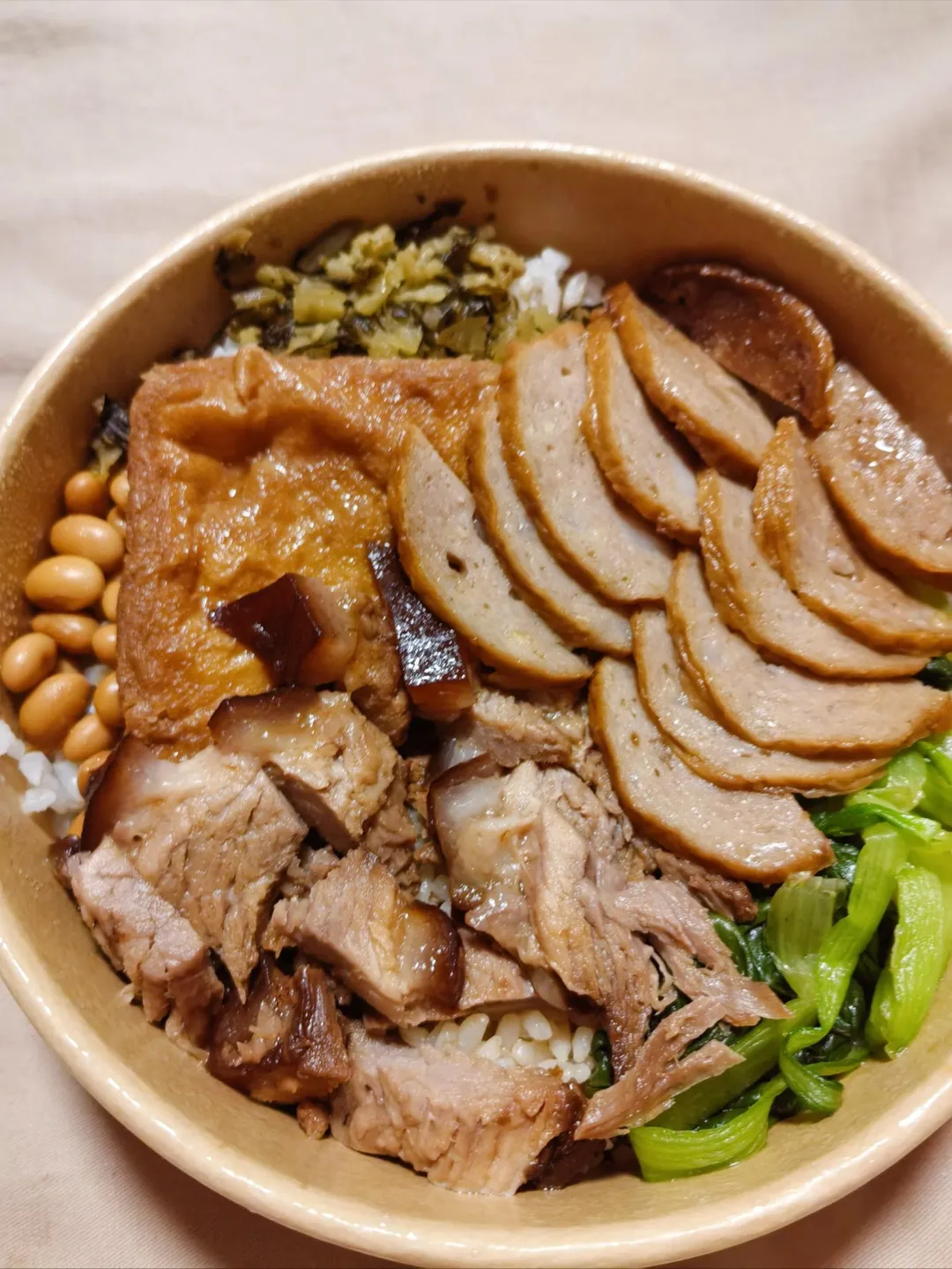 顧客訂豬腳飯卻要求外送員拍攝涉密單位周邊照片。（示意圖／翻攝大眾點評）