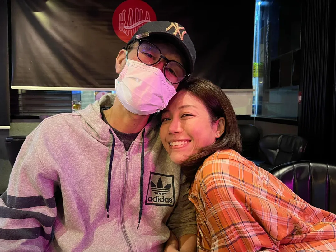 楊尚斌（左）過去曾與導演彭秀慧（右）邀請參演舞台劇及電影《29+1》。（圖／翻攝自楊尚斌臉書）