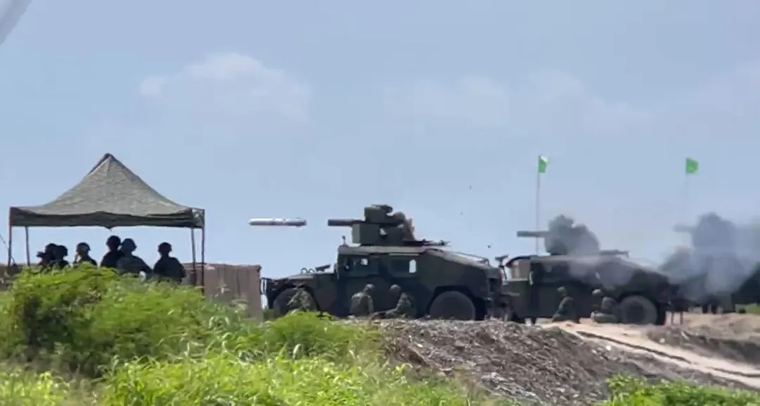M1167悍馬飛彈車發射拖二A飛彈。(圖/中天新聞)