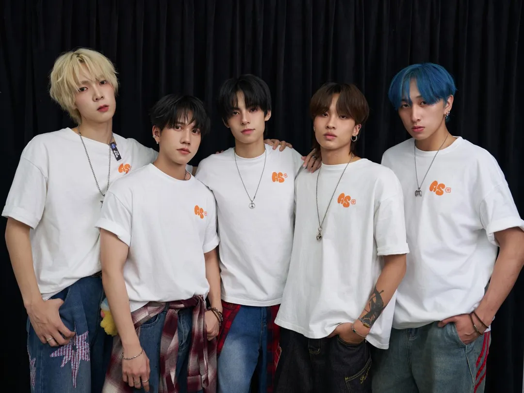 《AFTER SCOOL》前五強將組全新男團出道。左起Lian、鄭元昕、林子宸、萊恩、周孟潾。(圖/天空娛樂 提供)