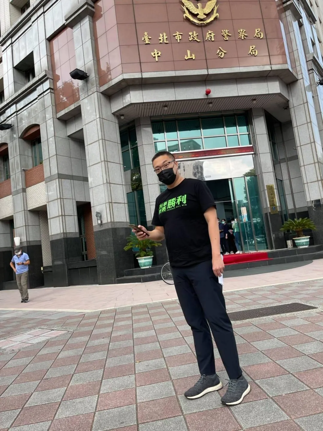 名嘴朱學恆犯強吻案入監服刑中。（資料圖／朱學恒臉書）