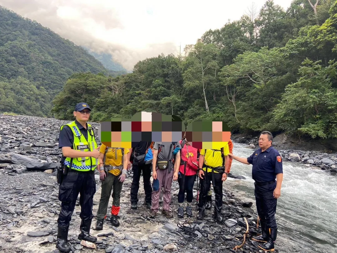 6名登山者都平安脫困。（圖／警方提供）