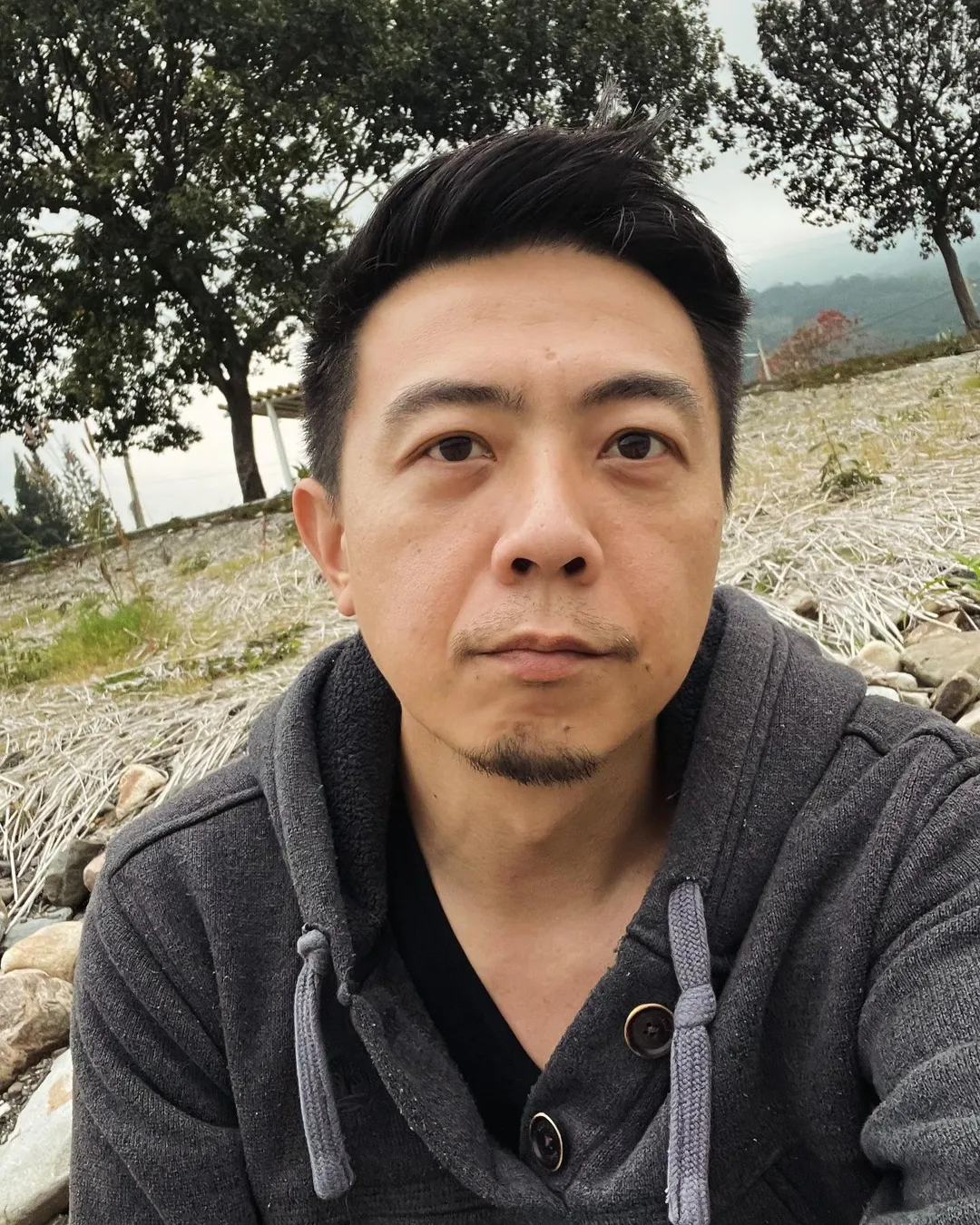 藝人廖峻兒子廖錦德，自爸爸臥床後便扛起照顧大責。（圖／翻攝自廖錦德臉書）