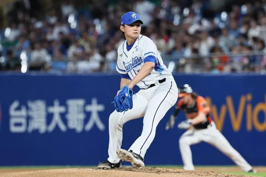 李東洺昨先發僅投0.1局失7分。（圖／翻攝自悍將臉書）