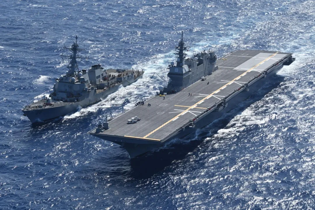 日本經過改良的出雲級直升機驅逐艦加賀號，可搭載F-35B戰機。(圖/海上自衛隊)