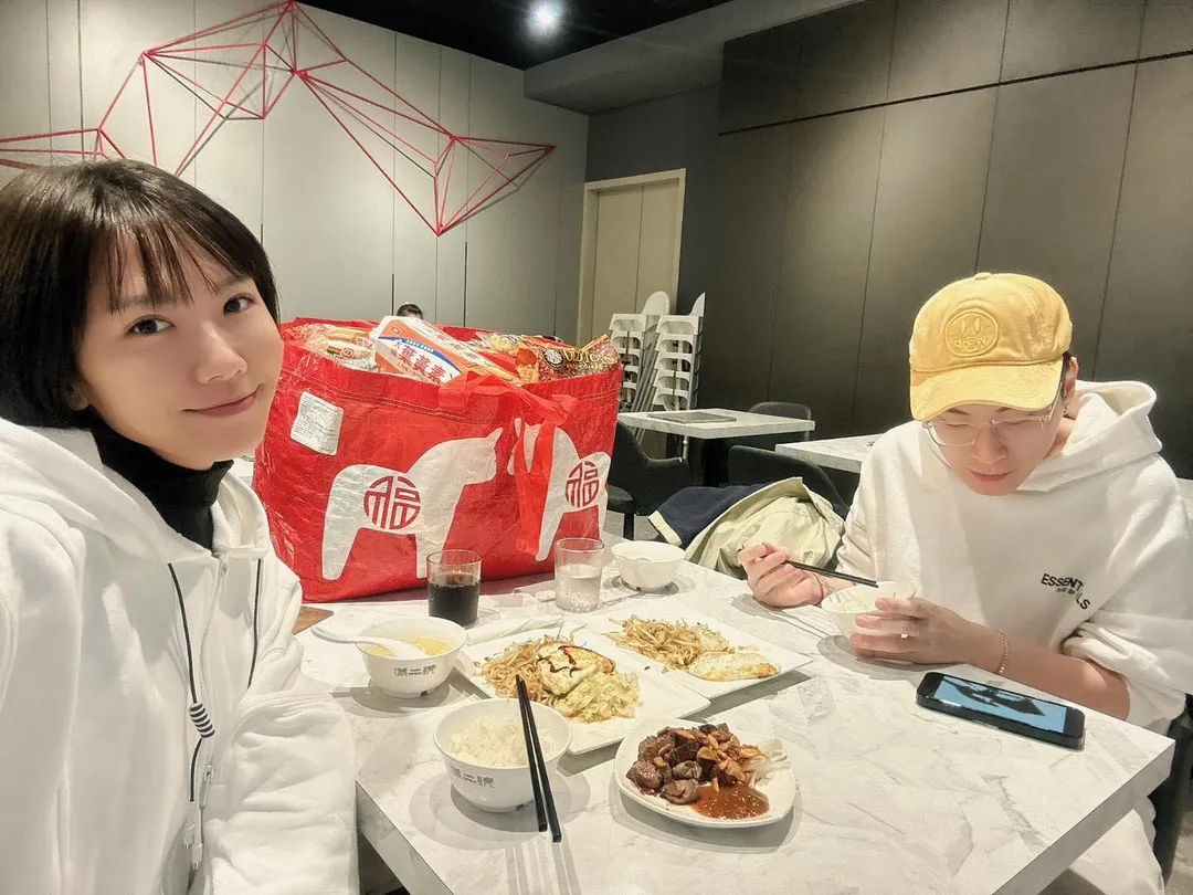 大牙與小7歲老公阿廖師結束5年婚姻。（圖／翻攝宜霈vs大牙臉書）
