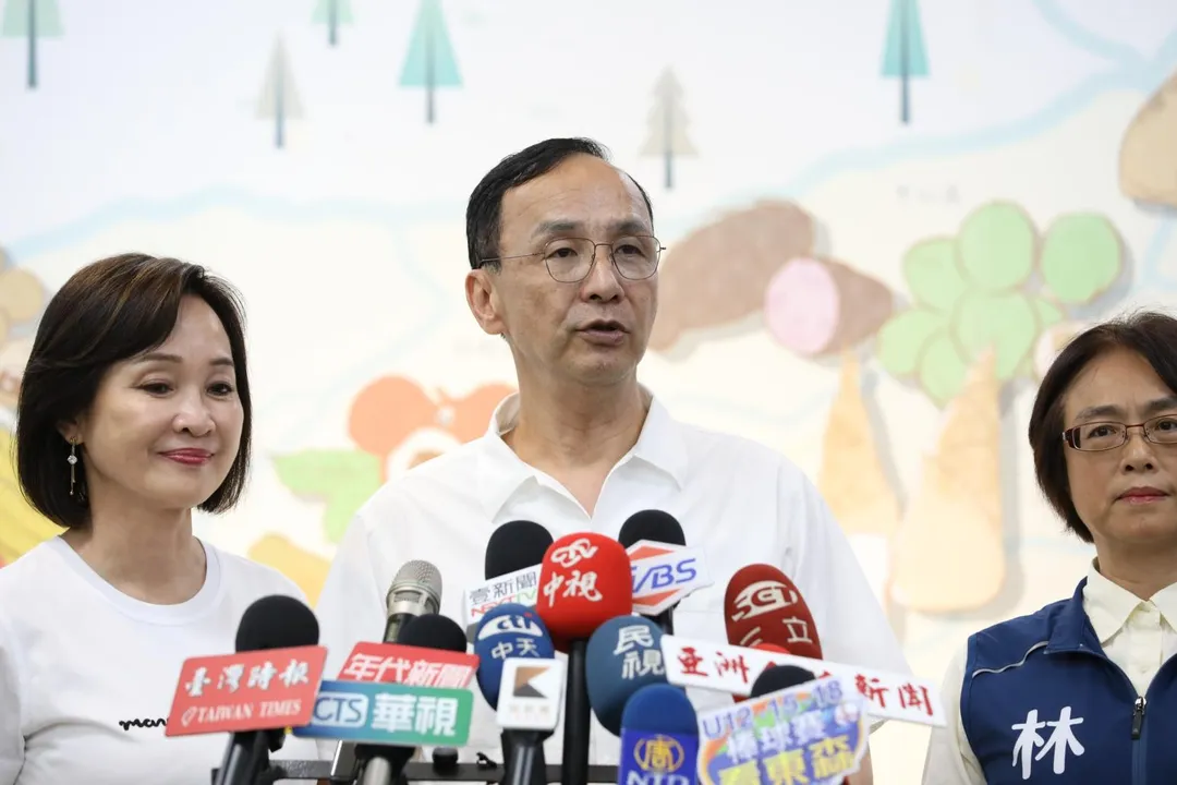 國民黨主席朱立倫14日南下參加「823公投重啟核三政策南部場說明會」。（圖／國民黨提供）