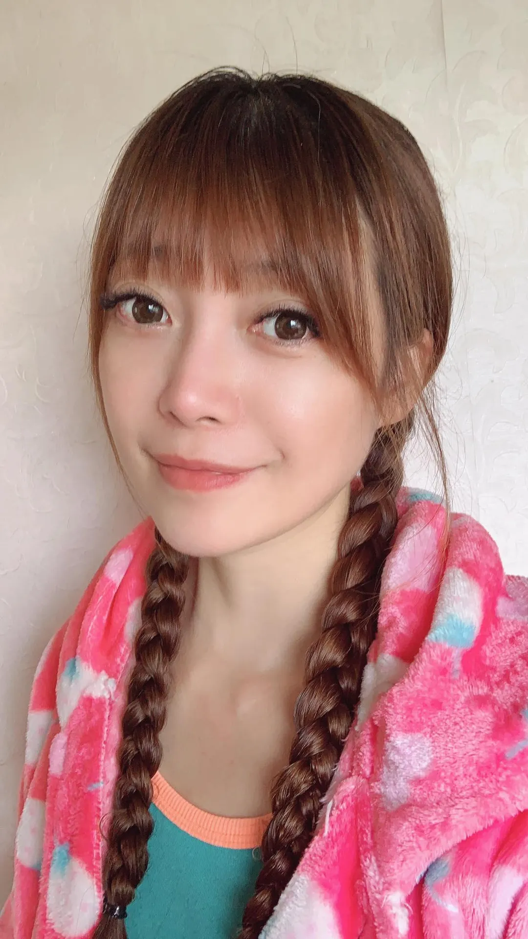 49歲的蘋果姐姐外貌超凍齡。（圖／翻攝FB 蘋果姐姐（彭薇霖）國際粉絲團）