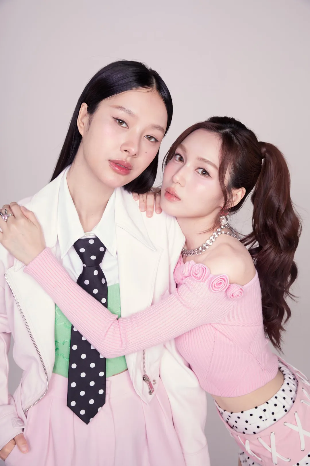 MILK（左）與LOVE（右）CP感十足，擄獲不少粉絲的心。(圖／YIWO、GMMTV提供)