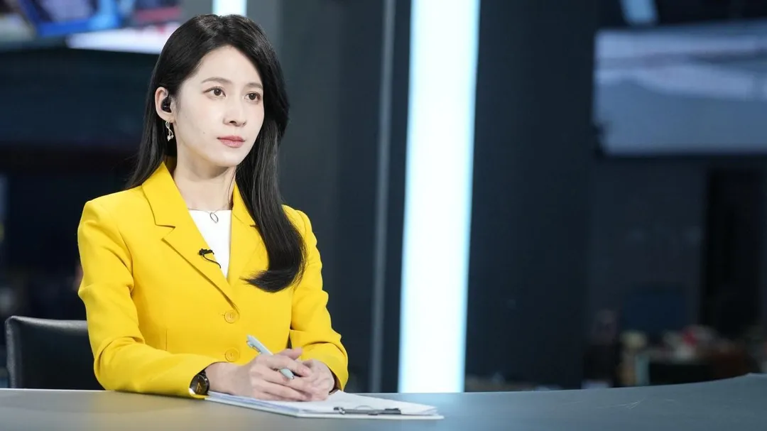 連俞涵為了專業詮釋一名新聞主播做足角色功課。（圖／牽猴子&nbsp;提供）