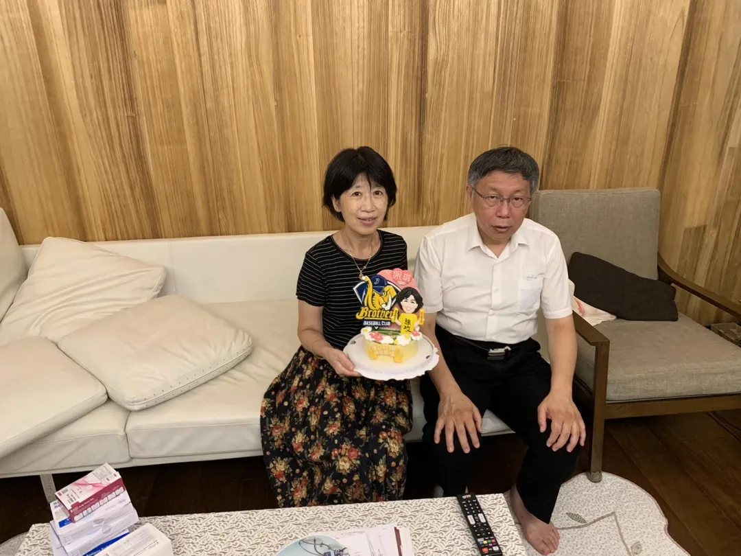 陳佩琪今表示，如果要把柯文哲關到死的話，那她要揹著「柯文哲的骨灰」，每天去堵總統賴清德夫妻出門。（圖取自陳佩琪臉書）
