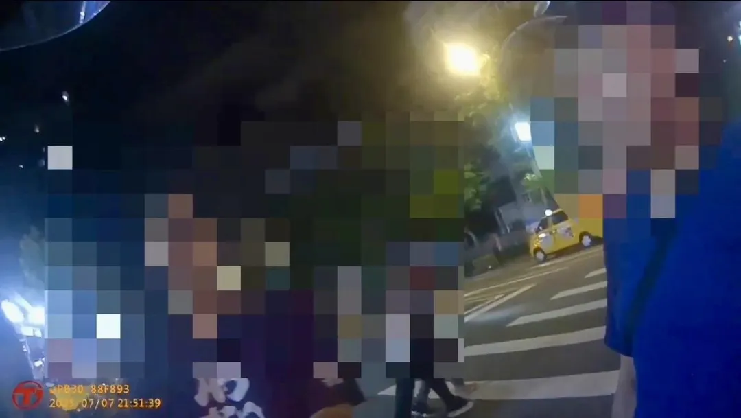 士林夜市2名男子發生肢體衝突。(圖/翻攝畫面)