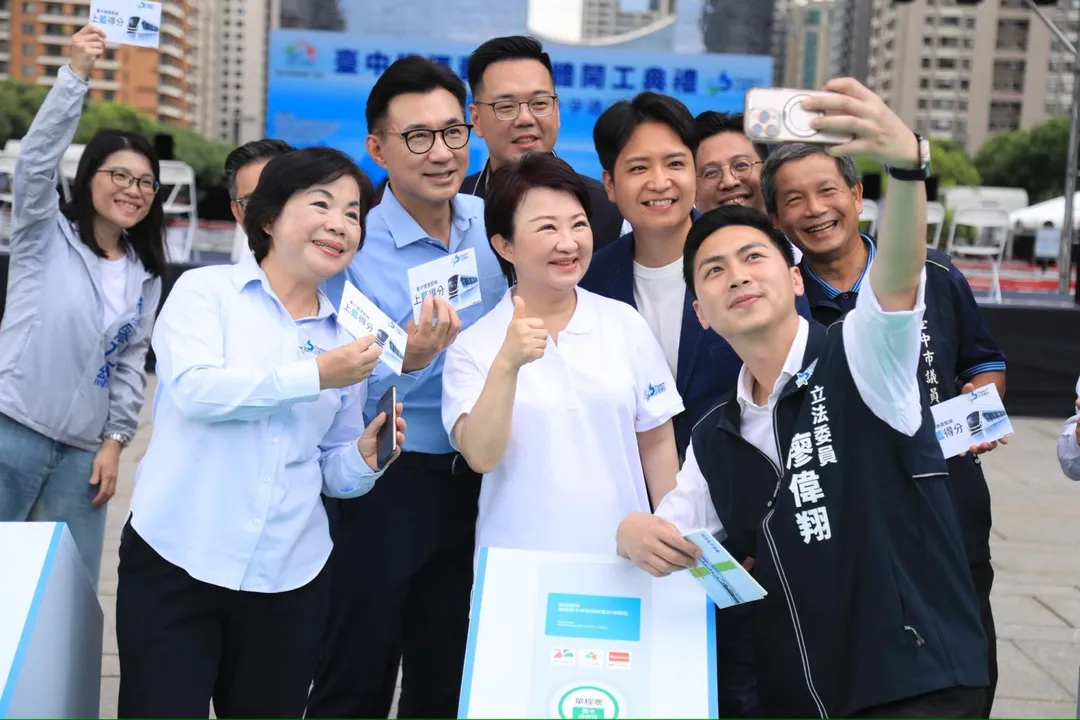 羅智強今表示，盧秀燕就是為台中而強，如果盧不替市民發聲，那誰來發聲。（圖取自盧秀燕臉書）