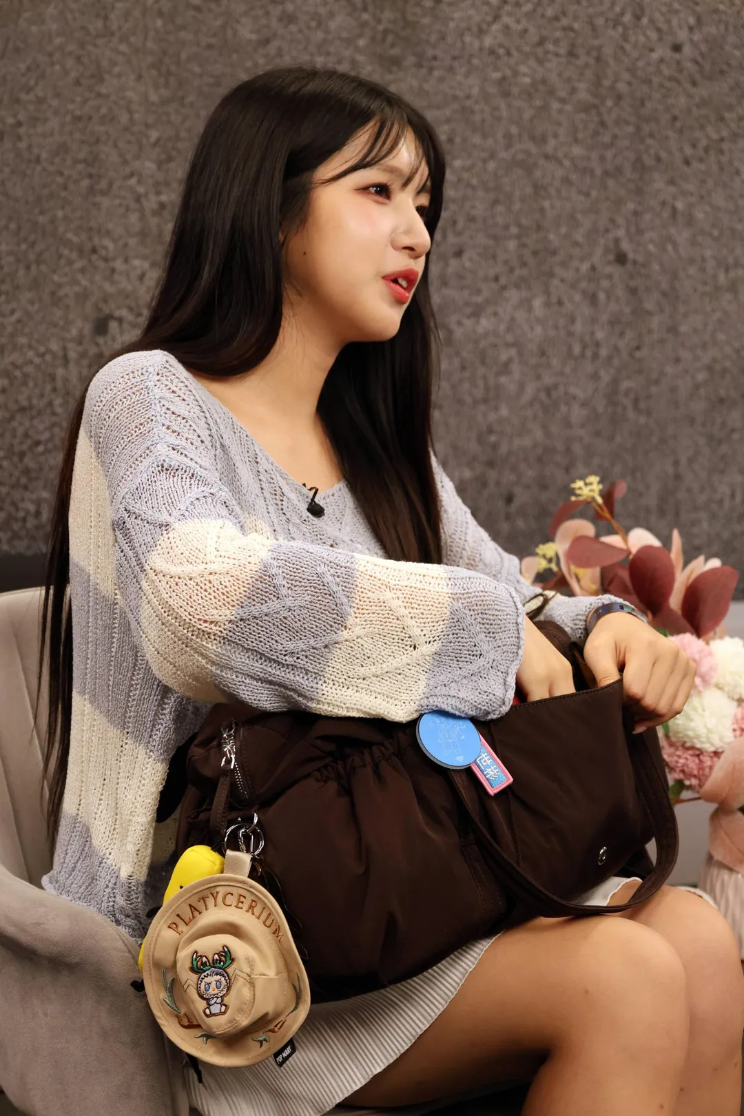 廉世彬的包包有許多少女小物。(圖/譚兆青攝)