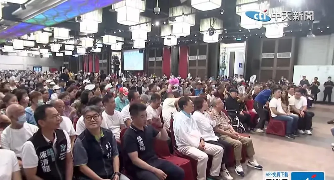 楊瓊瓔反罷免宣傳造勢,吸引許多民眾參與(中天新聞)
