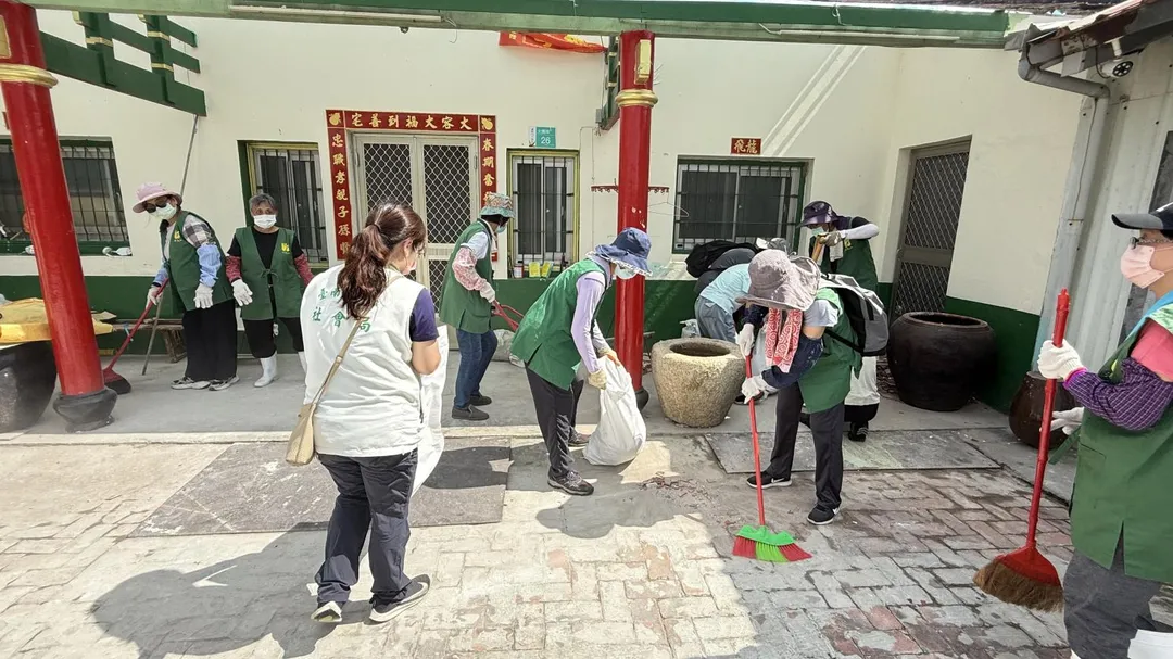 台南市府與慈善團體一同協助災民重建家園。(圖/台南市府提供)