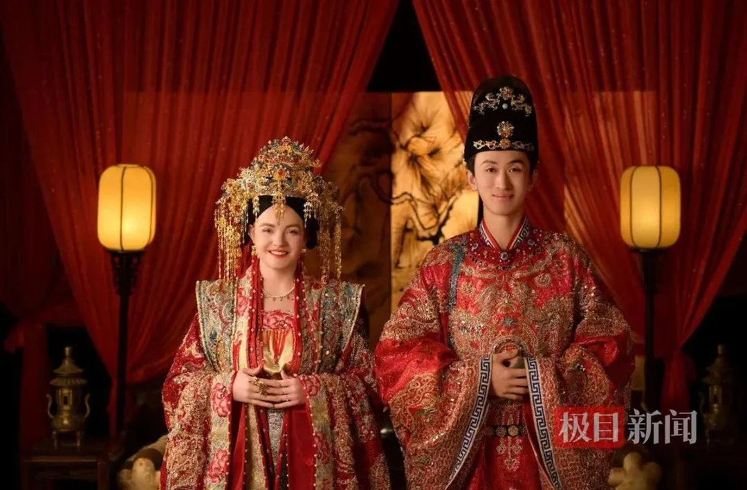 劉姓外送員因一句「Hello,I love you」與洋女師漢娜相戀結婚。(圖/翻攝極目新聞)