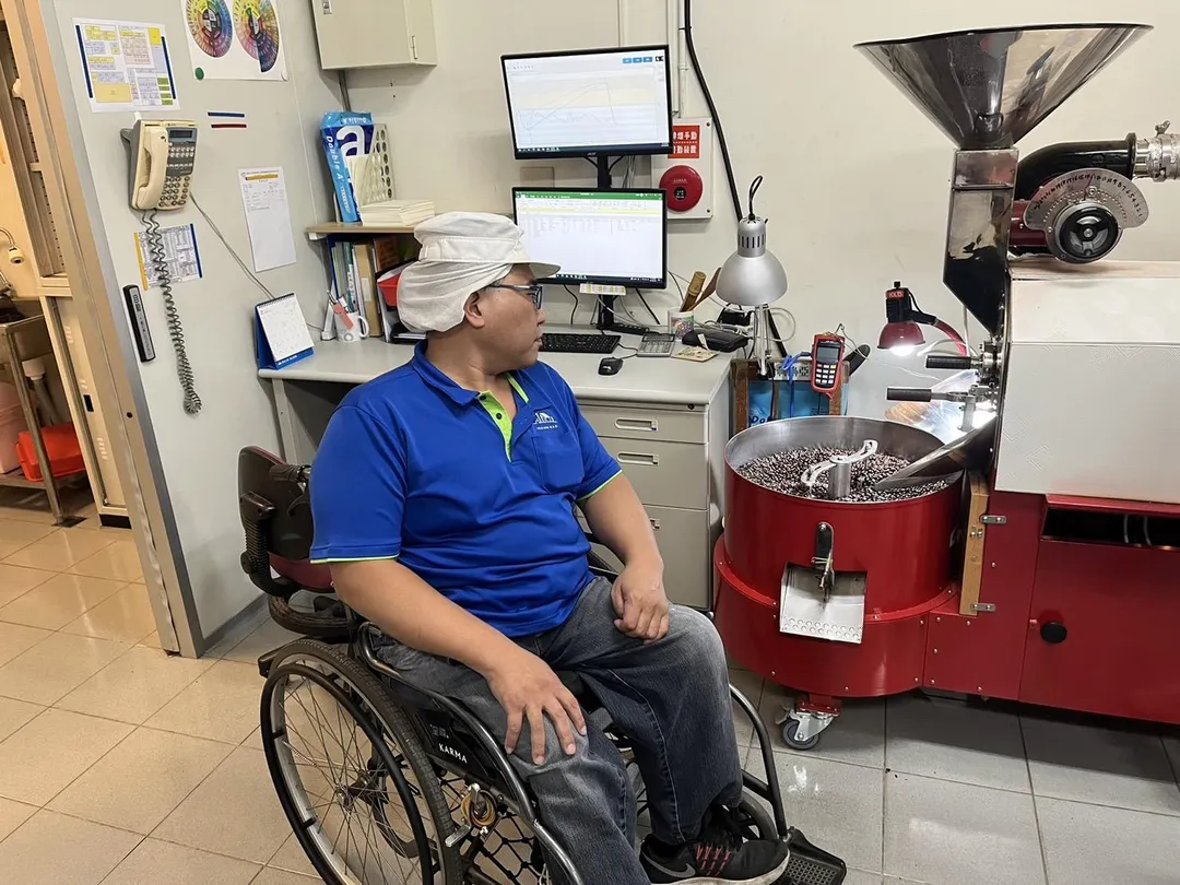 伯立歐家園透過訓練讓不同障別的身障員工學習工作技能媒合至外界就業。(圖/頂新和德文教基金會提供)