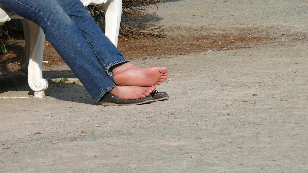 不由自主地抖腳,可能暗藏許多身心上的秘密。(示意圖/Pixabay)