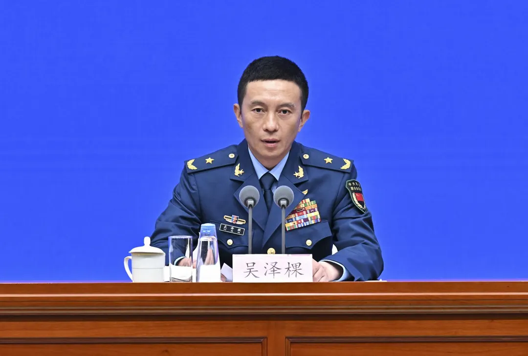 「九三閱兵」領導小組辦公室副主任吳澤棵在發布會上。（圖／新華社）
