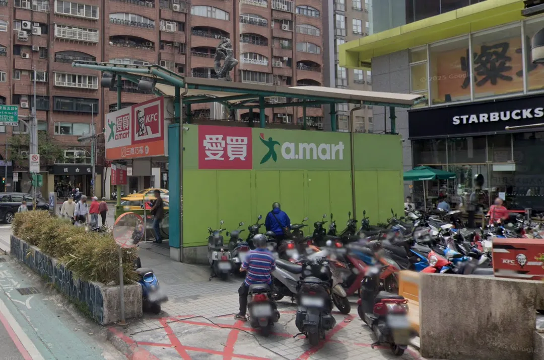 位於台北市中心經營逾25年的愛買忠孝店將在9月30日畫下句點。（圖／翻攝自Google Maps）
