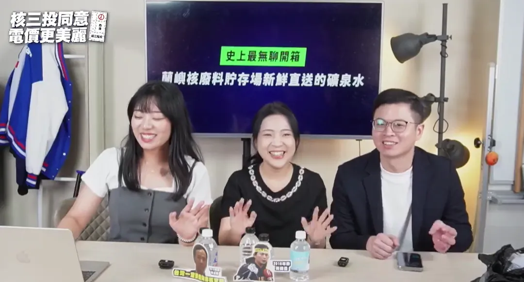 徐巧芯笑言這是史上最無聊開箱。（圖取自徐巧芯臉書）