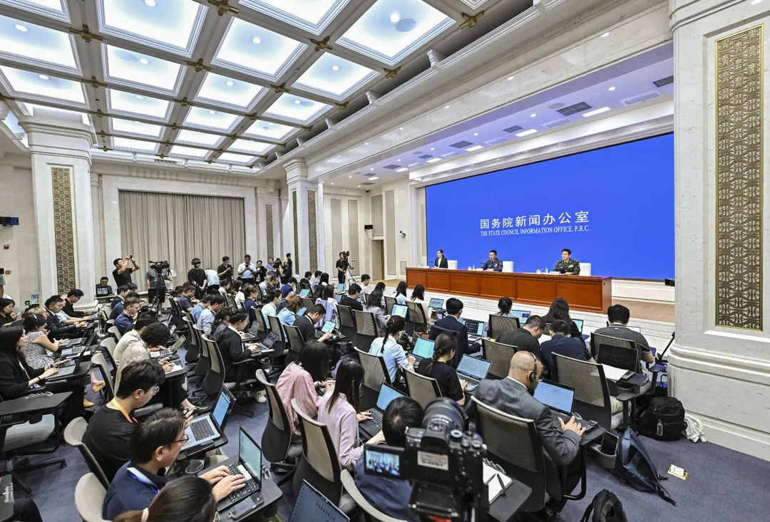 國務院新聞辦今日舉行新聞發佈會，由有關負責人介紹閱兵準備工作情況。（圖／新華社）