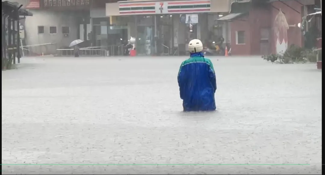 往年中南部血庫量通常較為充足，但今年受到暴雨影響，導致中南部血液庫存量明顯下降。（圖／中天新聞）