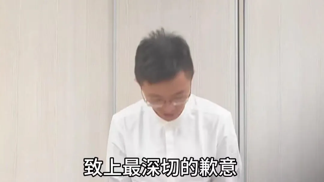 侯漢廷21日鞠躬道歉。（圖／翻攝侯漢廷臉書）