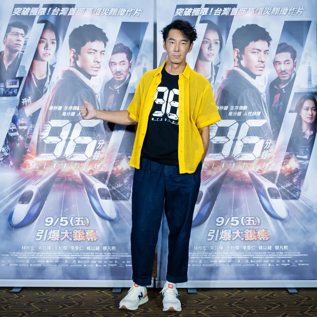 李李仁在車廂拍戲壓力大,全靠溜滑板紓壓。(圖/華影國際 提供)