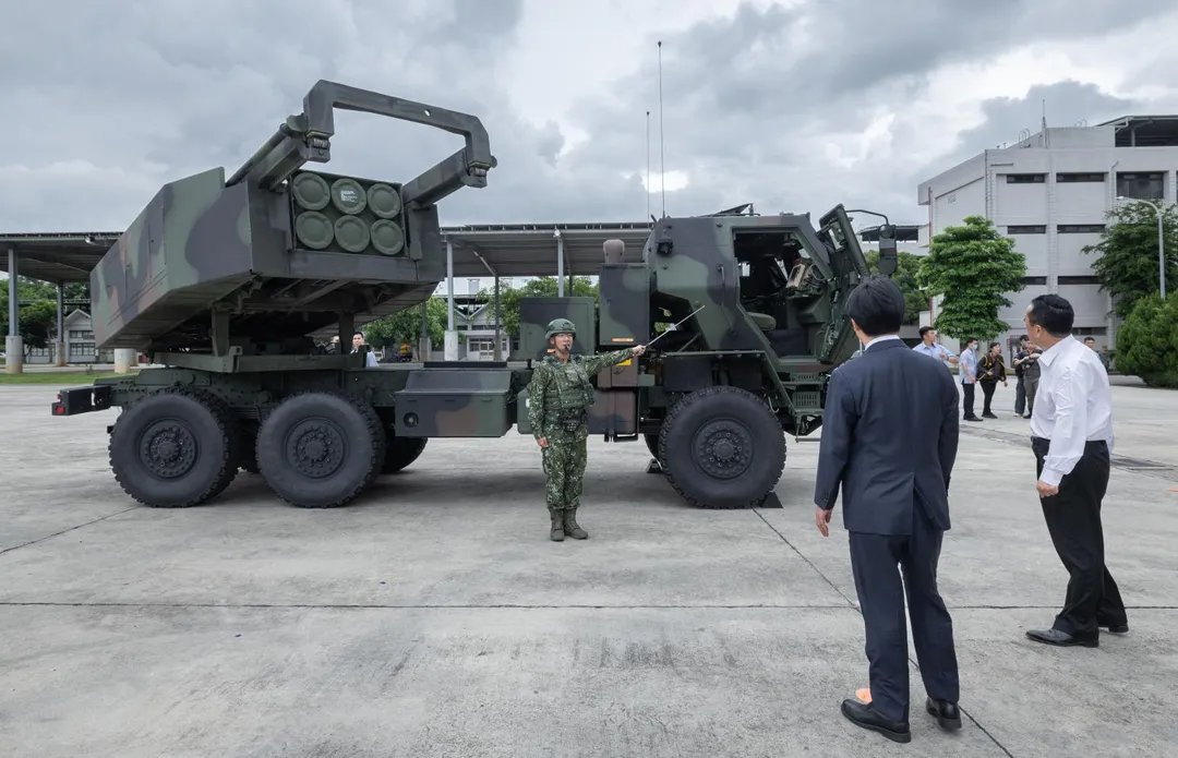 國防部將設法籌措對美增購HIMARS系統的首期款。(圖/總統府)