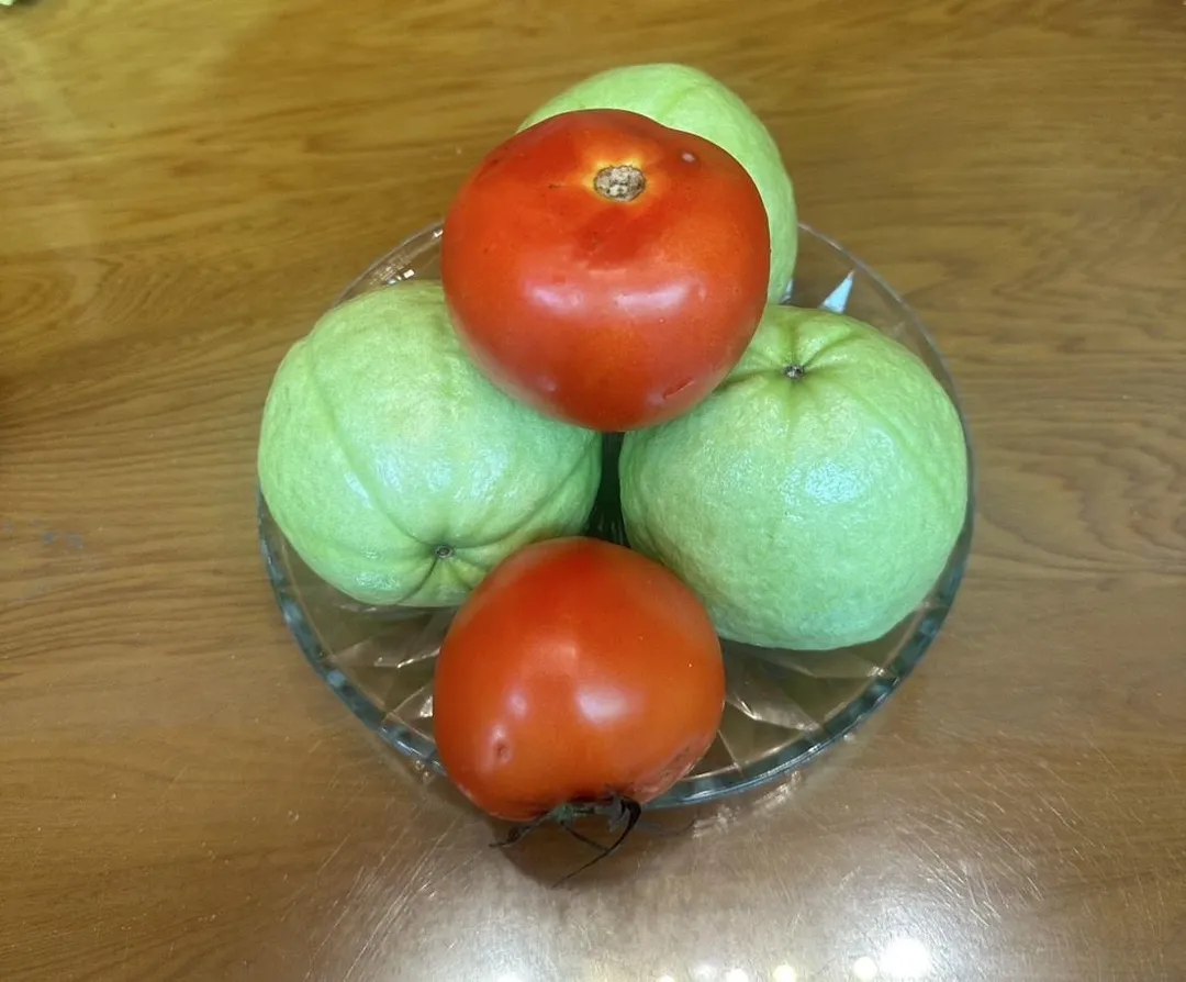 準備普渡供品時，需要避開芭樂、番茄。（圖／廖大乙提供）