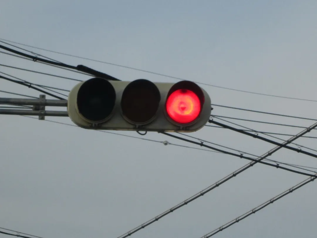 闖紅燈最高可罰5400元。（示意圖／取自photoAC）