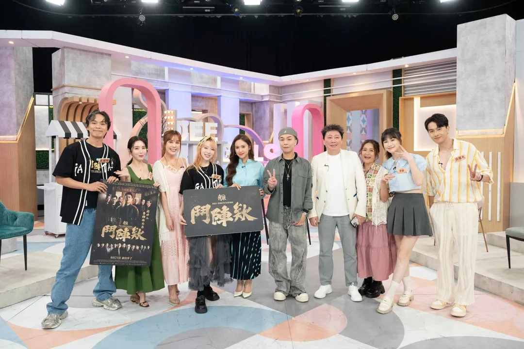 黃鐙輝（左起）、朱琦郁、劉涵竹、王宣、吳姍儒、派翠克、趙正平、羅美玲、李新、張雁名日前一同在《小姐不熙娣》暢聊拍攝趣事。（圖／東森綜合台提供）