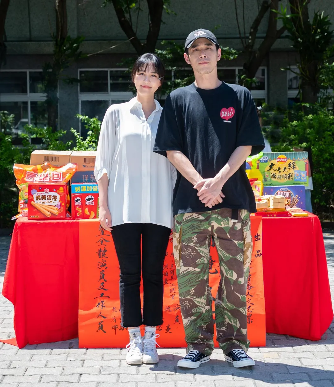 魏蔓(左)搭黃騰浩(右)演夫妻在劇中較少甜蜜的互動。(圖/大愛電視 提供)