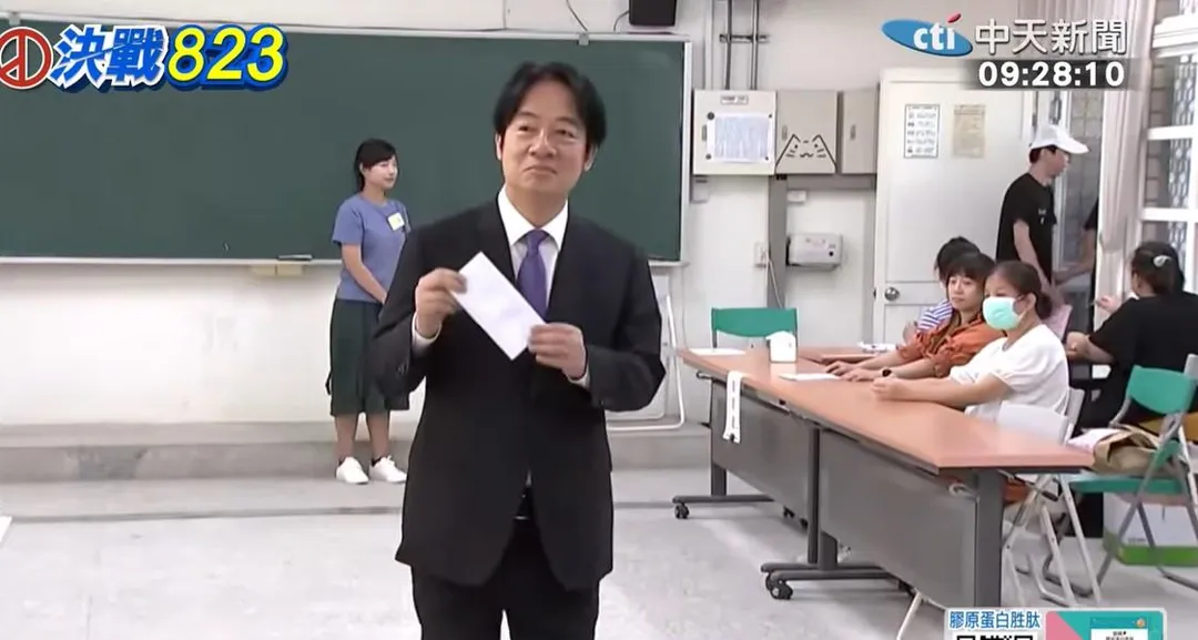 總統賴清德去投公投票。（圖／中天新聞）