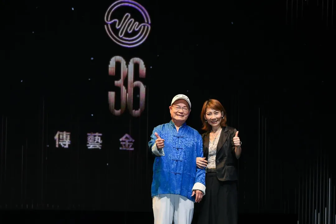 劉福助(左)「不退不休」。(圖/翻攝傳藝金曲獎 臉書)