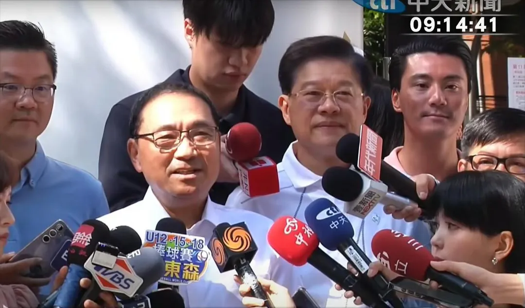 侯友宜(圖左)、羅明才。(圖/中天新聞)