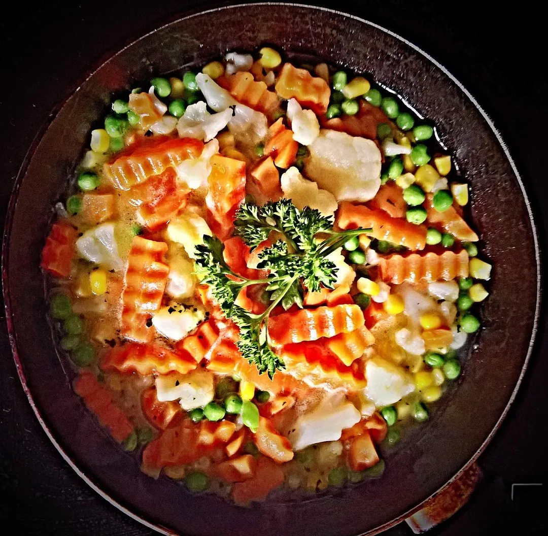 豌豆、紅蘿蔔、玉米俗稱「三色豆」,經常是便當的配菜。(示意圖/Pixabay)