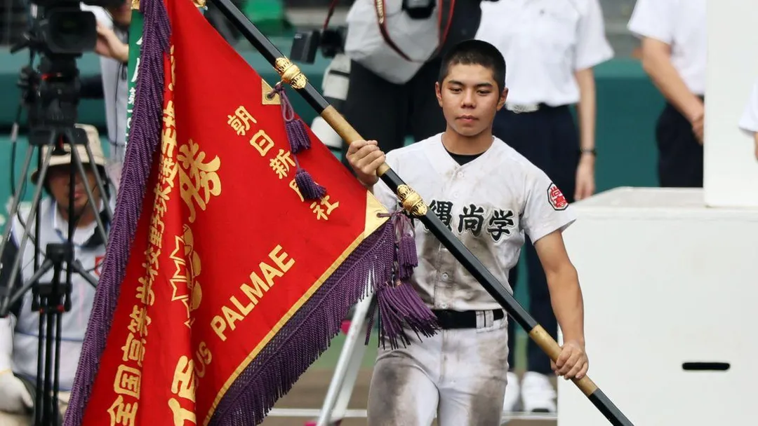 真喜志拓斗用冠軍幫母親慶生。（圖／翻攝自日本電視台）