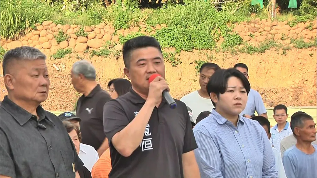 顏寬恒自行宣布挺過罷免，並感謝選民的支持。（圖／中天新聞）