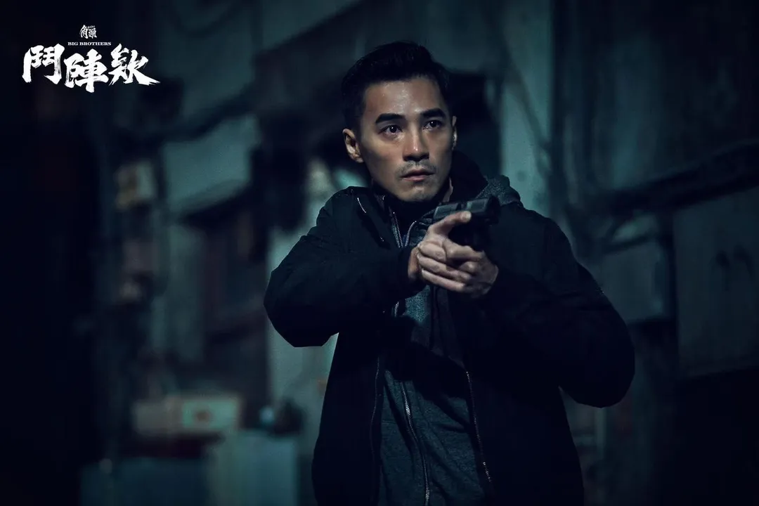 是元介在《角頭-鬥陣欸》中飾演一名菜鳥警察「小蔡」。(圖/翻攝FB 是元介)