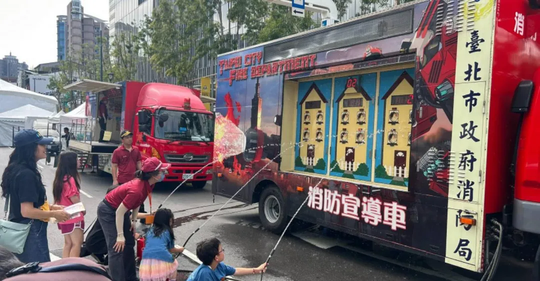 台北市消防局今在八德商圈舉辦防災宣導活動。（圖／翻攝畫面）
