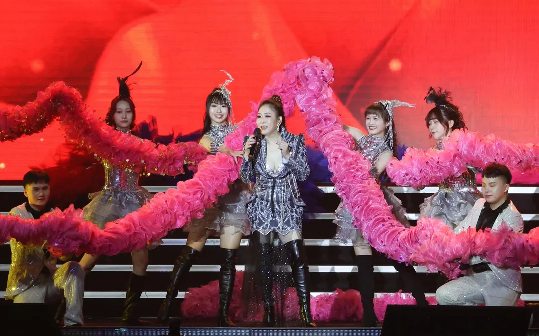 張秀卿23日在大台南會展中心舉行《辣妹駕到演唱會》。（圖／名人演藝事業提供）