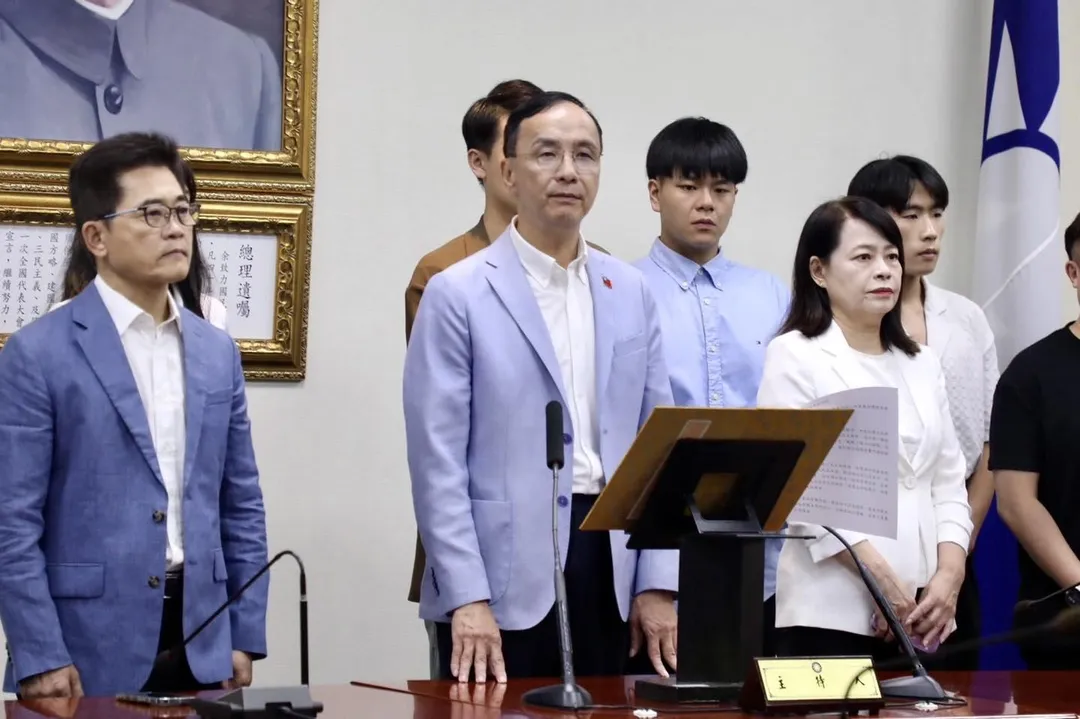 國民黨主席朱立倫23日晚間舉行記者會。(圖/翻攝「朱立倫」臉書)