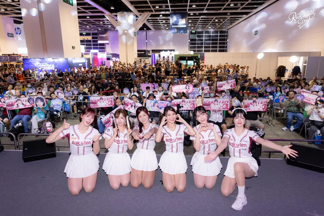 樂天女孩和香港粉絲合照。（圖／樂天女孩提供）