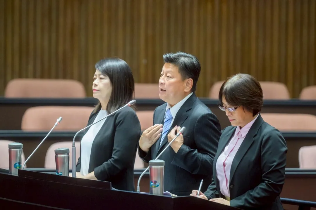 傅崐萁(中)、許宇甄(圖左)、林倩綺。(圖/傅崐萁辦公室提供)