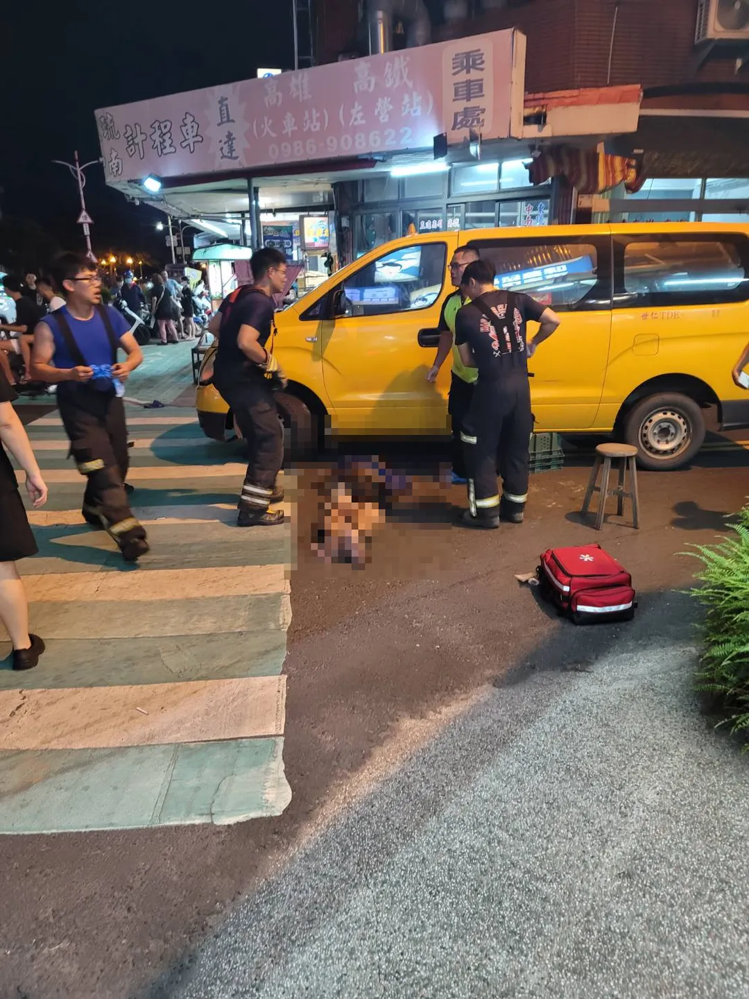 運將下車「忘拉手煞」遭捲車底亡。（圖／警方提供）