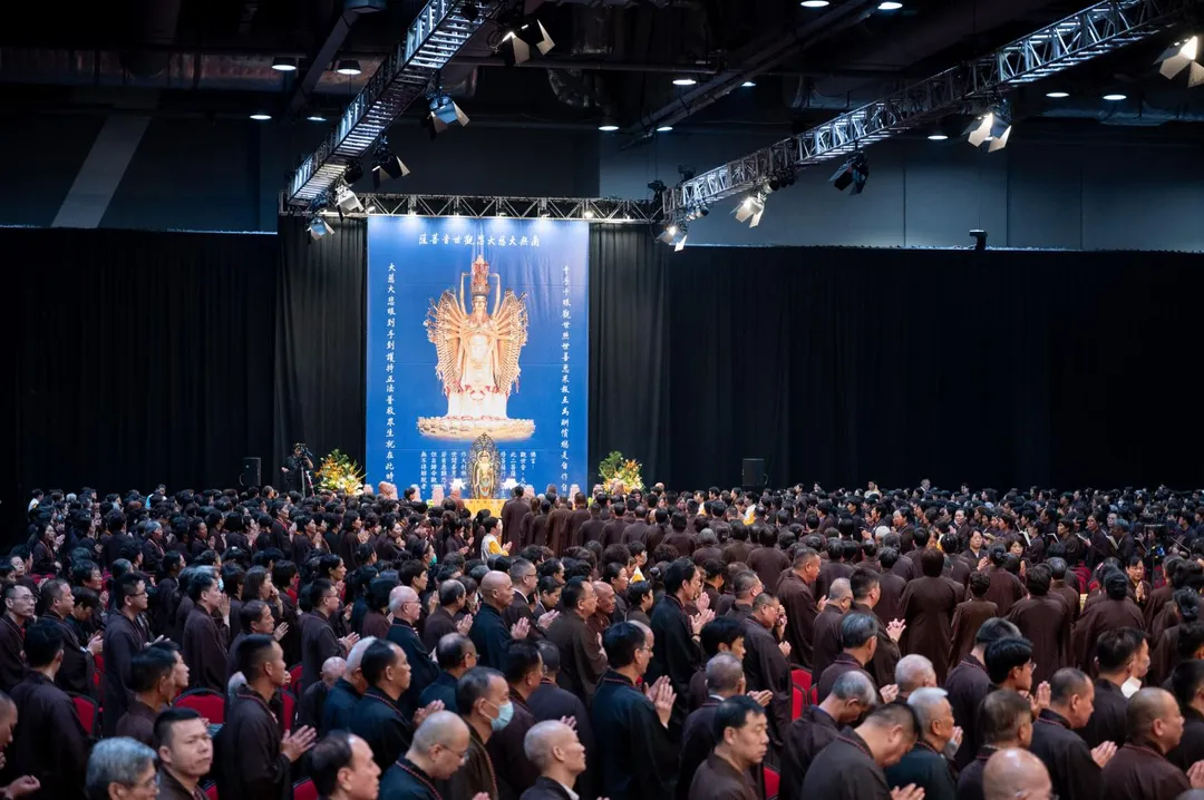 「淨空老和尚圓寂三週年追思展覽及繫念法會暨中元尊師祭祖大典」，三天活動吸引逾萬名各地信眾參與。（圖／華藏淨宗弘化基金會提供）