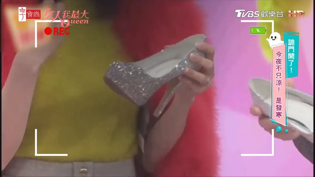 節目製作組放出撞鬼片段，鏡頭捕捉到黑影快速閃過。（圖／翻攝自《女人我最大》 YouTube頻道）